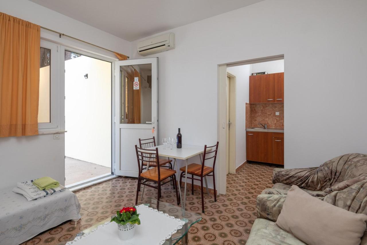 Beach Apartments "Bili Cvitak" Duće Exteriér fotografie