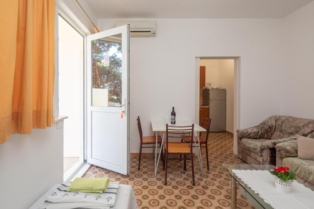Beach Apartments "Bili Cvitak" Duće Exteriér fotografie